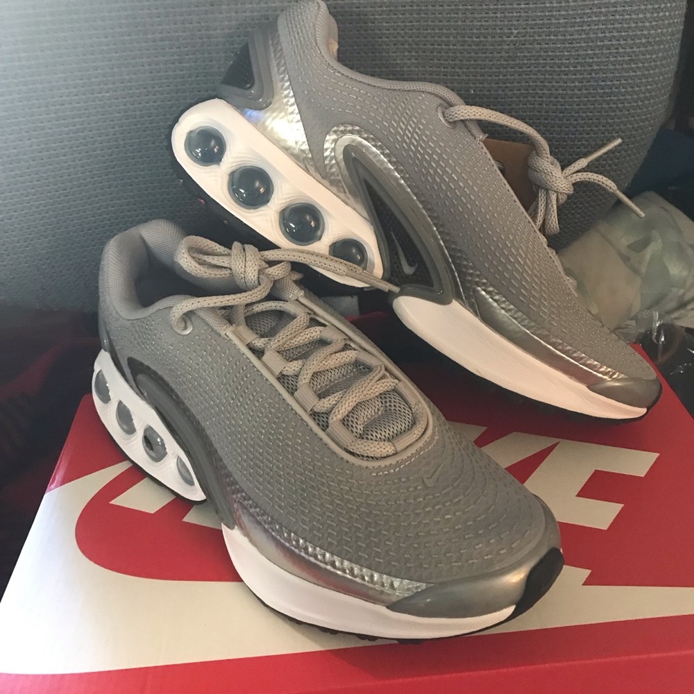 New without tag Women's Nike Air Max DN Premium Sneakers size 7.5